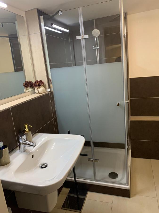 Souterrain Zimmer Mit Separatem Eingang Und Bad 杜塞尔多夫 外观 照片