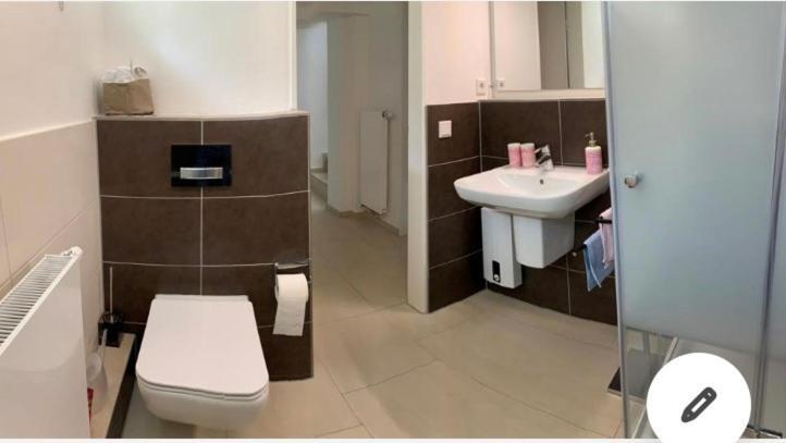 Souterrain Zimmer Mit Separatem Eingang Und Bad 杜塞尔多夫 外观 照片